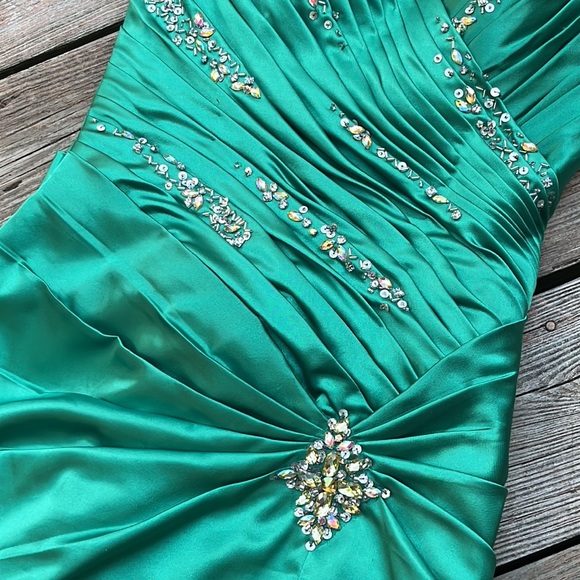 Mori Lee Madeline Gardner lux green gown 5/6 - Picture 13 of 14